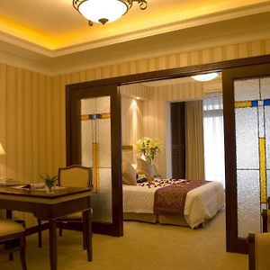 Queen Suite